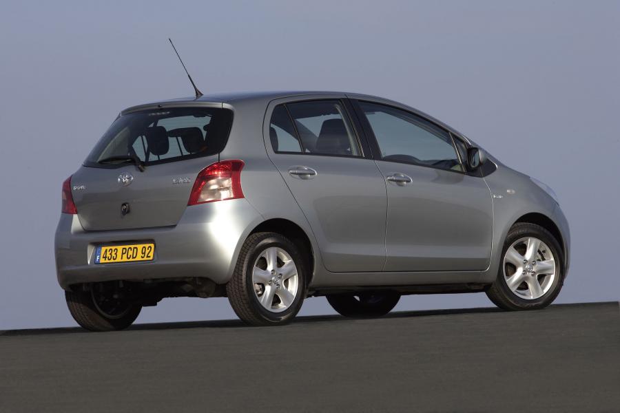  Toyota Yaris 2005 года  (фото 77 из 165)